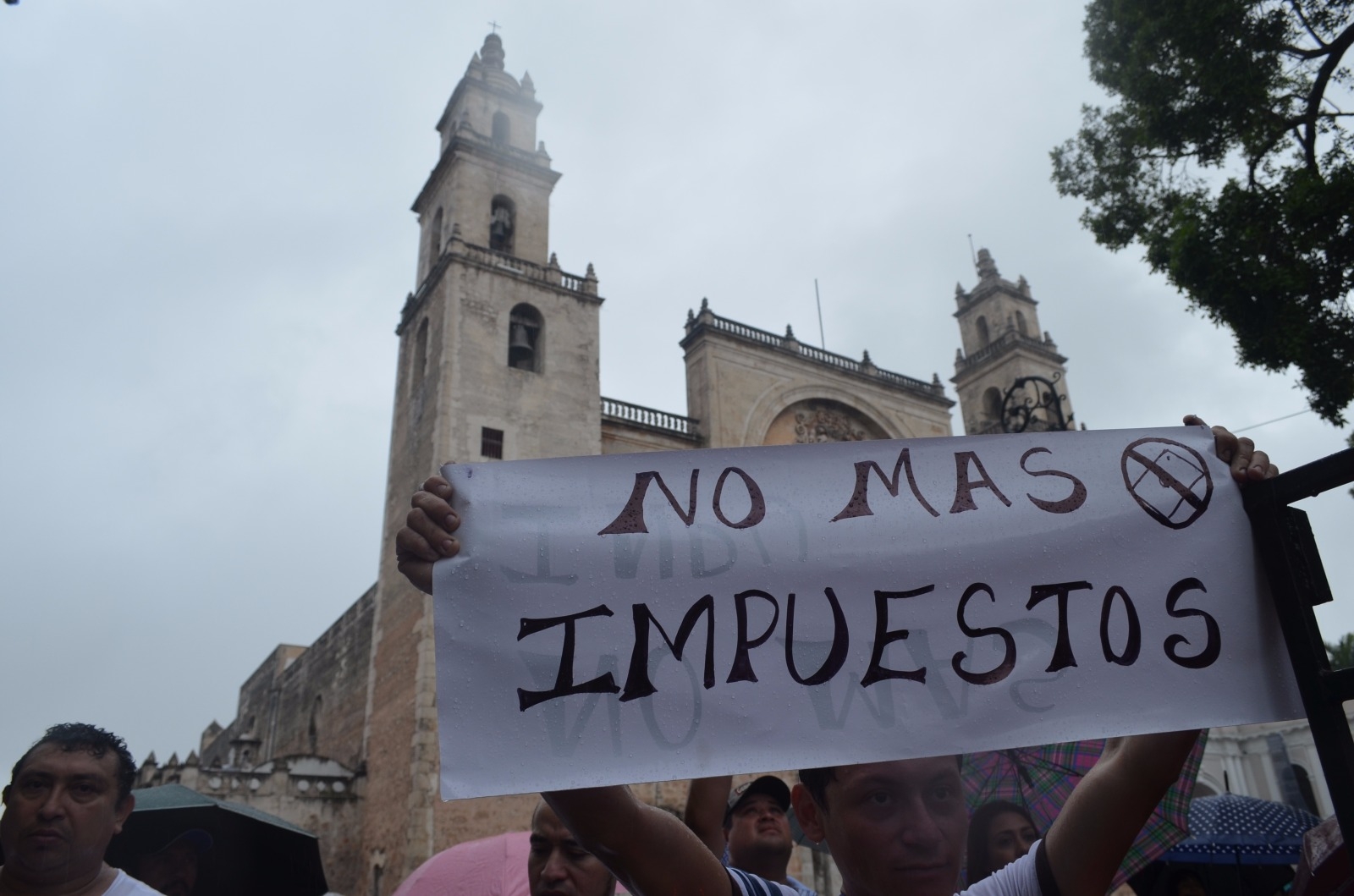 Ciudadanos protestan en la capital yucateca
